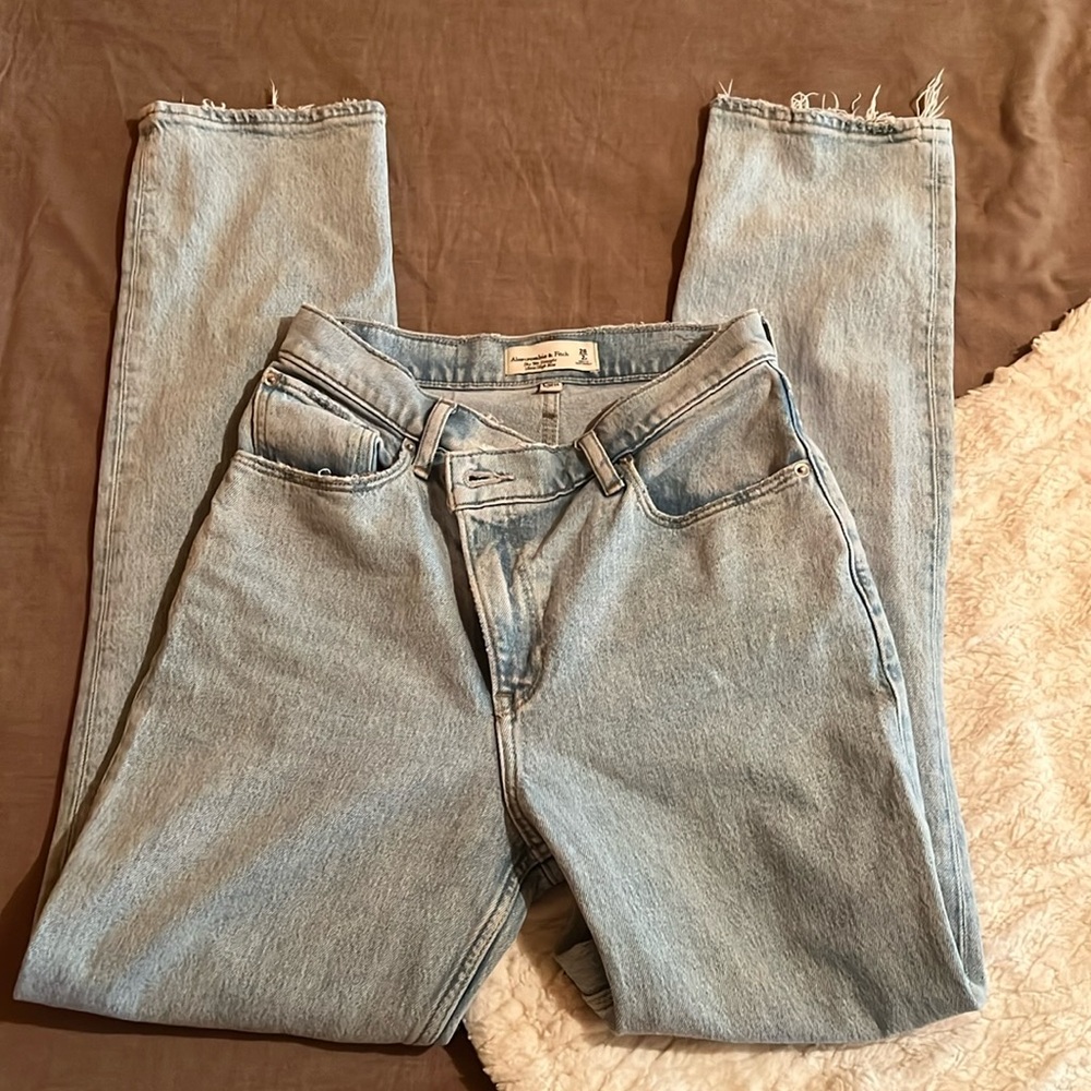 Abercrombie Criss Cross Waistband Jeans (Size 26/2)